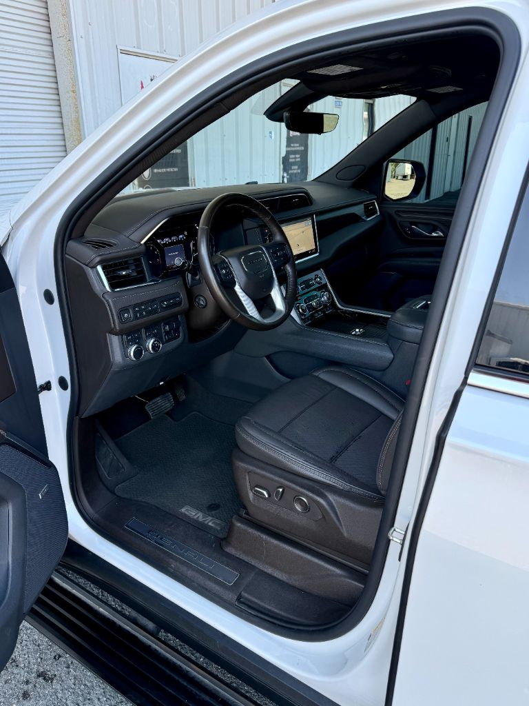 2021 GMC Yukon Denali - Photo 24