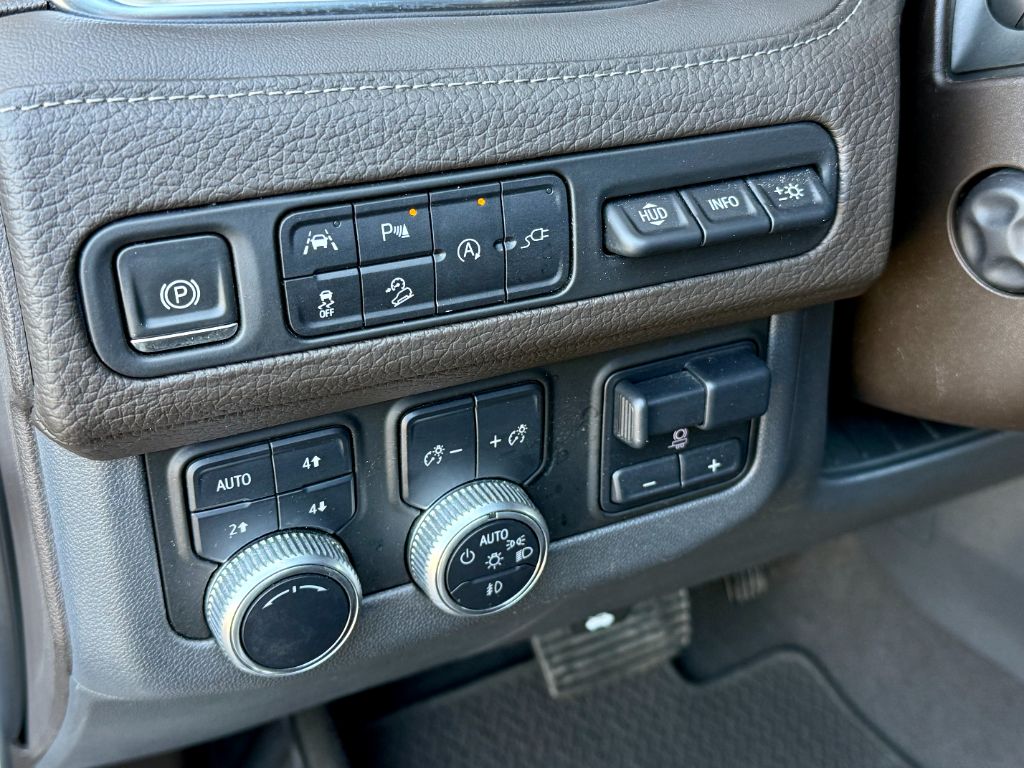 2021 GMC Yukon Denali - Photo 28